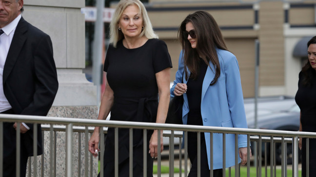 Cynthia Davis, center left, and her daughter Alexandra Davis walk into the federal courthouse in Texarkana, Texas, Monday, July 22, 2024. Testimony started Monday in Dallas Cowboys owner Jerry Jones' countersuit against Alexandra Davis, who alleges she is his biological daughter. (Jason Janik/The Dallas Morning News via AP)