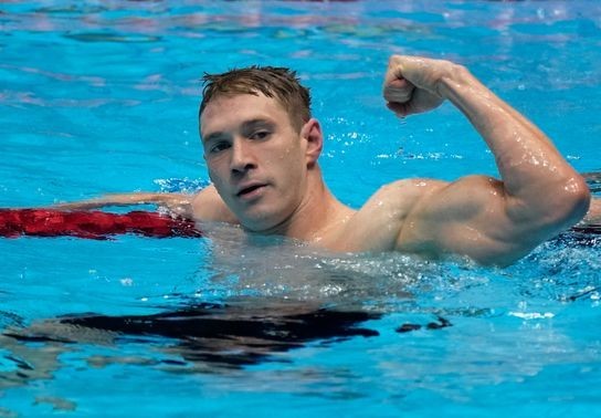 Image for story: 'It's a girl': American swimmer finds out his baby's gender after winning bronze