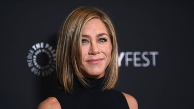 Image for story: Jennifer Aniston blasts JD Vance over 'childless cat ladies' comment from 2021 interview